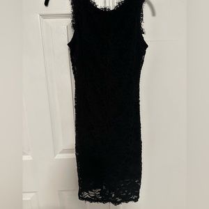 Black bodycon lace dress